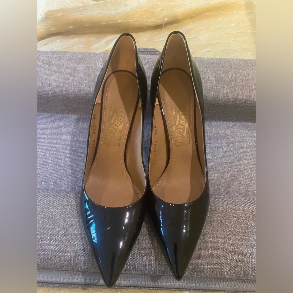 Salvatore Ferragamo Susi Black patent Leather Point Toe Pumps High Heels Shoe